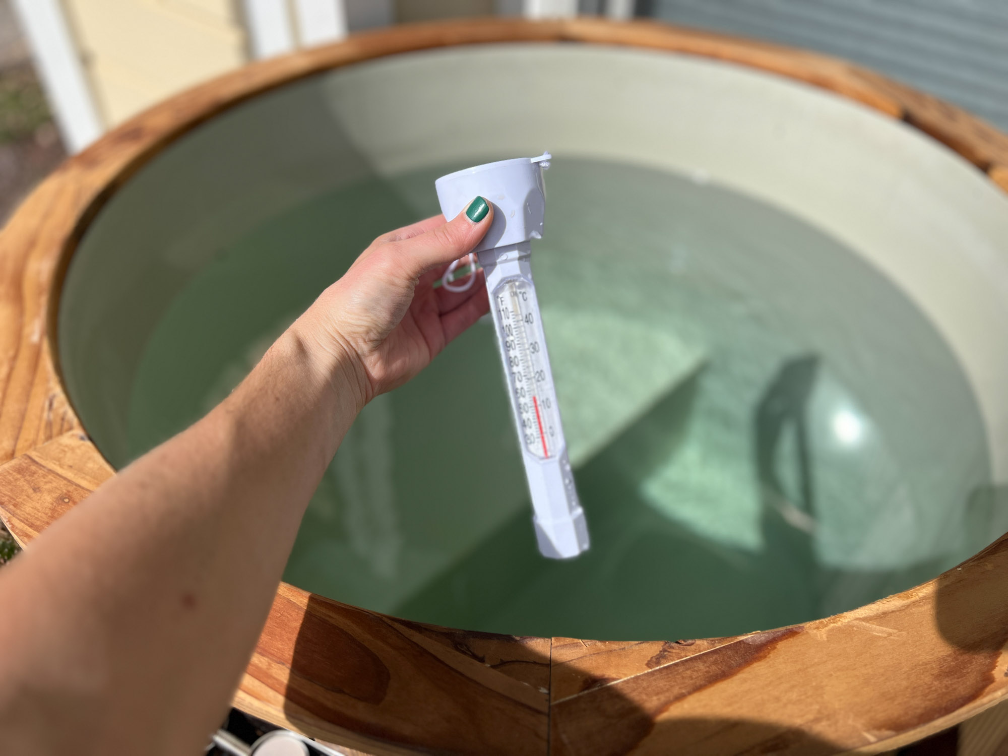 Redwood Outdoors Alaskan Cold Plunge Tub w/thermometer