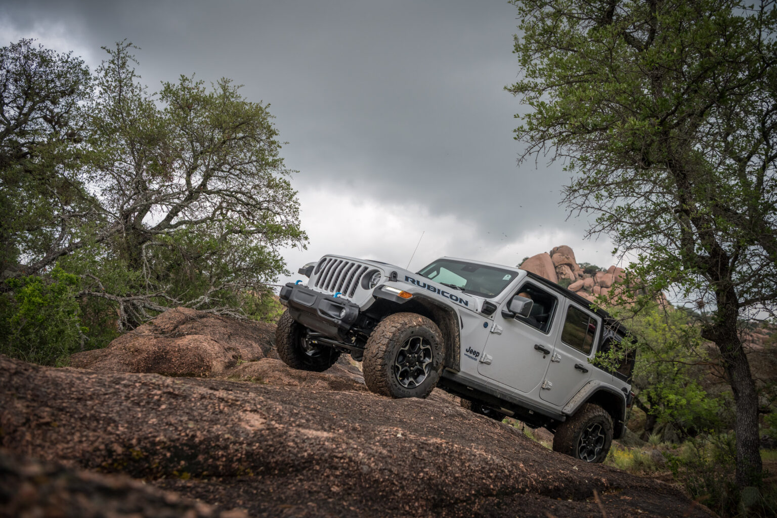 Massive Jeep Recall Prompts ‘Park Outside’ Warning: Fire Risk Impacts 320,000 Hybrid SUVs