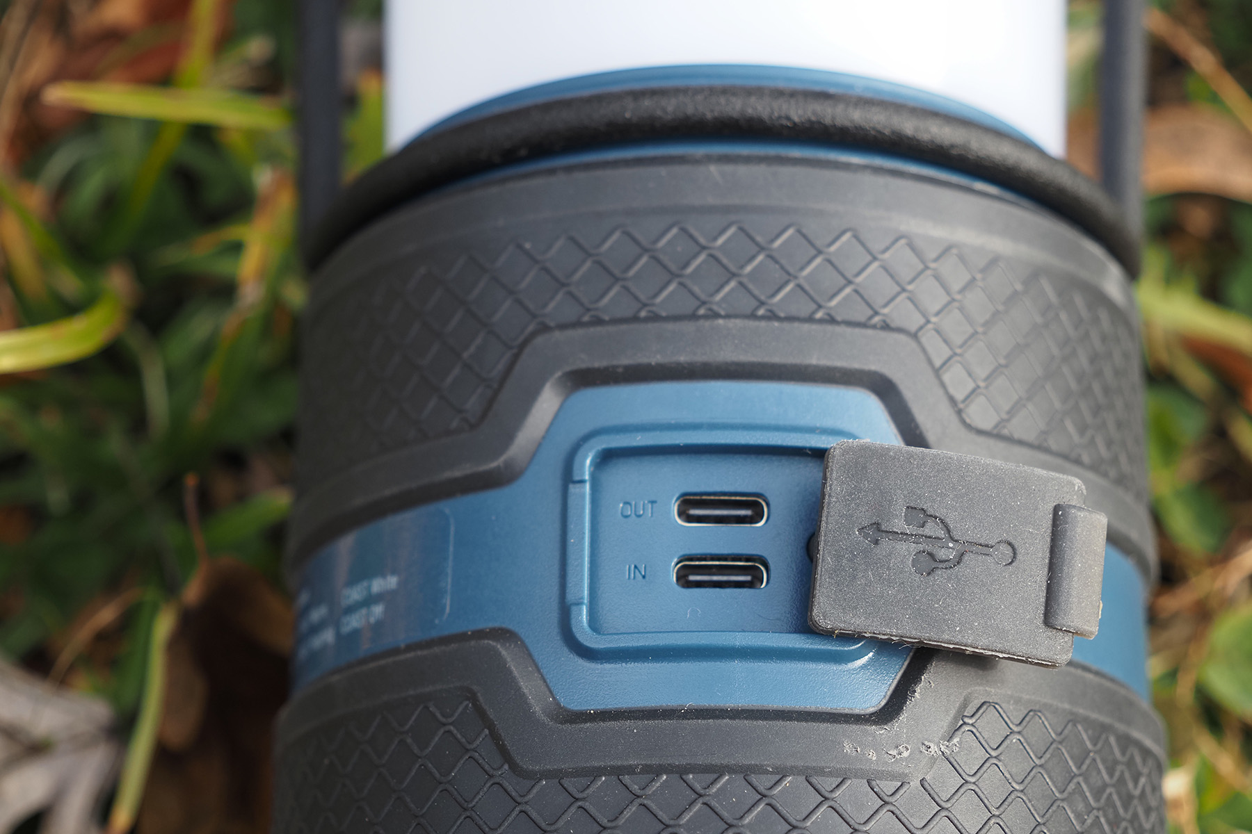 coast eal35r power bank usb-c ports