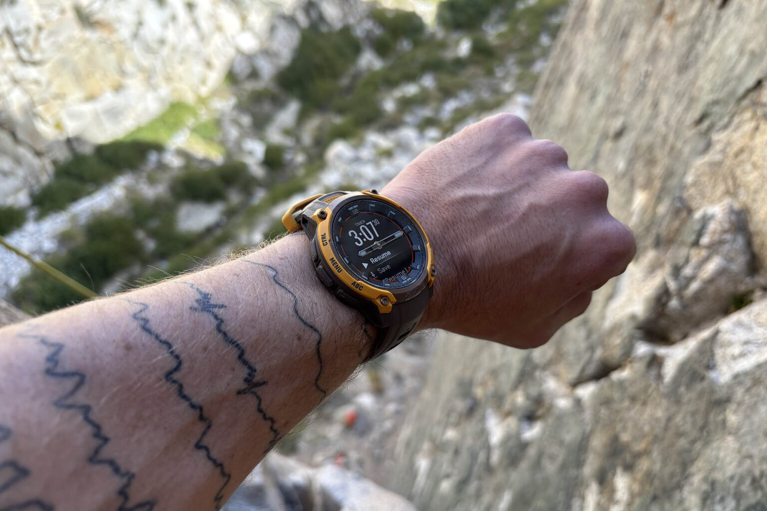 Digital Smartwatch in Analog Clothing: Garmin Instinct Crossover AMOLED Review Digital Smartwatch in Analog Clothing: Garmin Instinct Crossover AMOLED Review