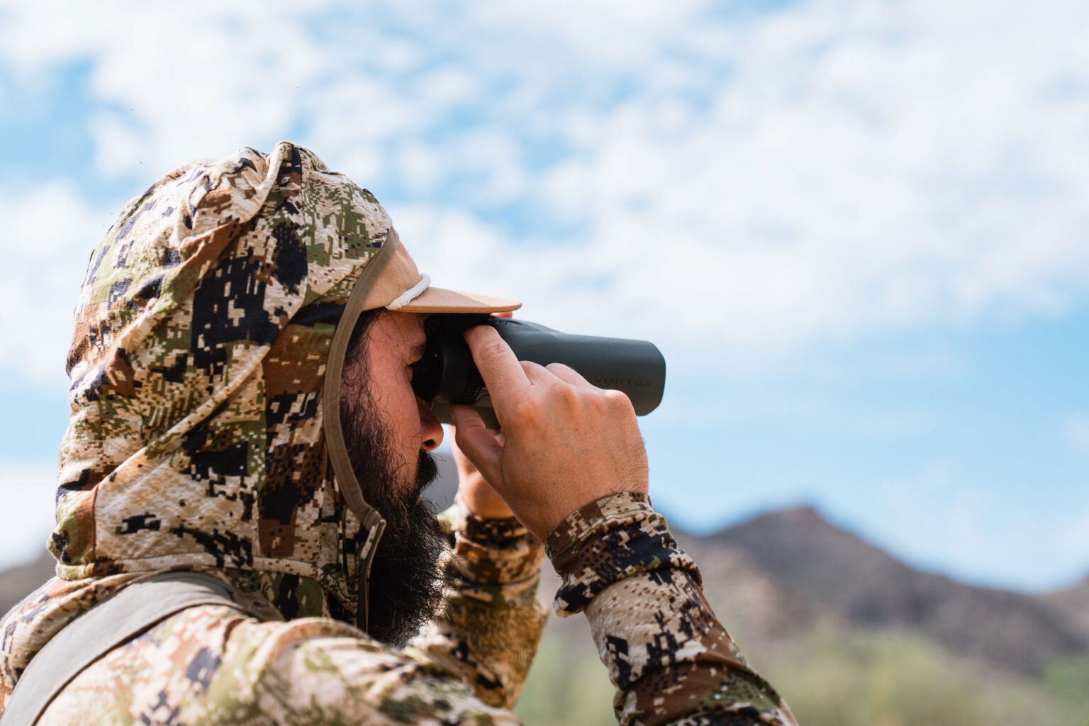 A Slim, Simple, and Smart Rangefinding Binocular: Vortex Ranger HD 3000 Review A Slim, Simple, and Smart Rangefinding Binocular: Vortex Ranger HD 3000 Review