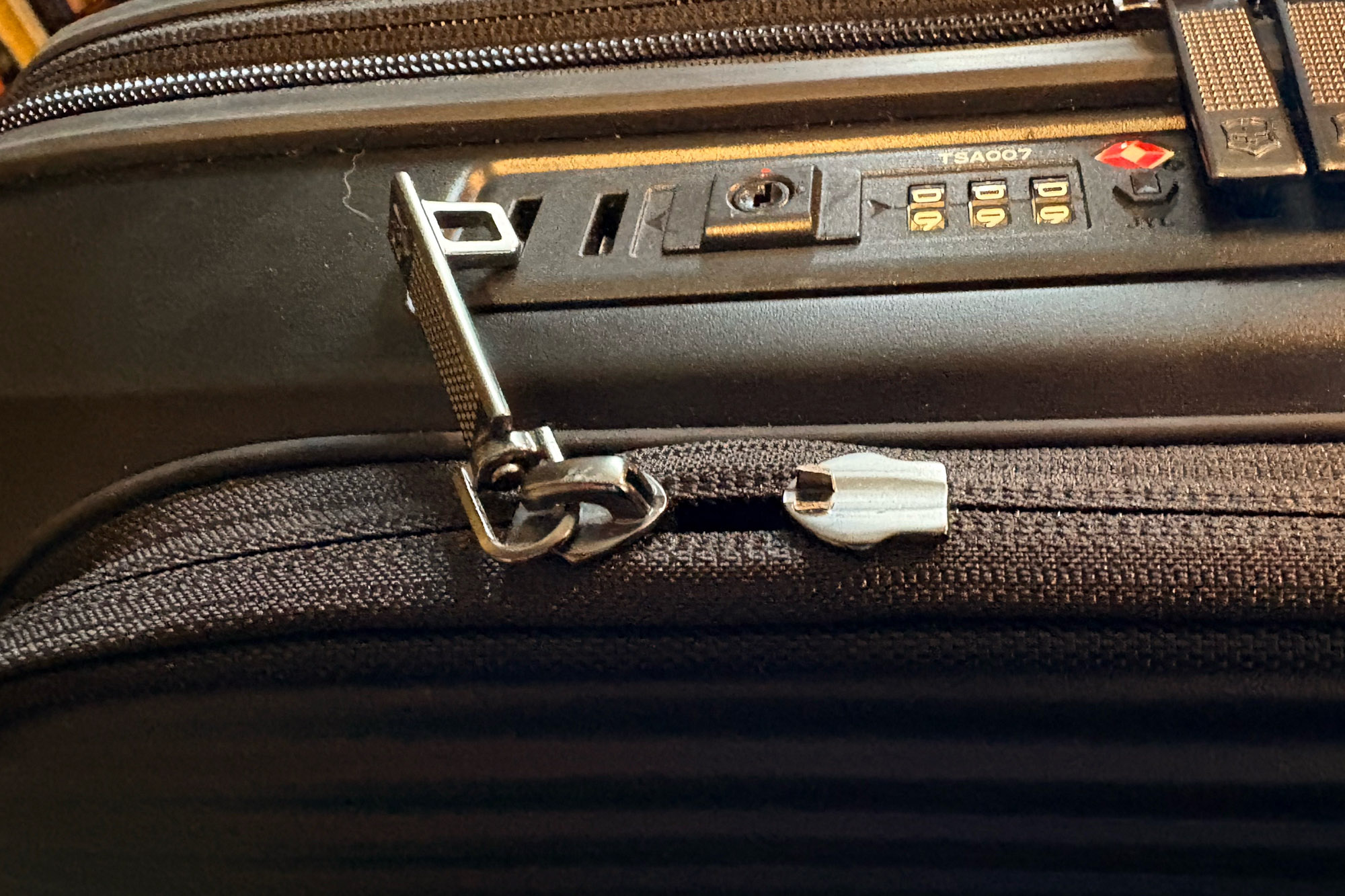 Victorinox Mythic Zipper Damage