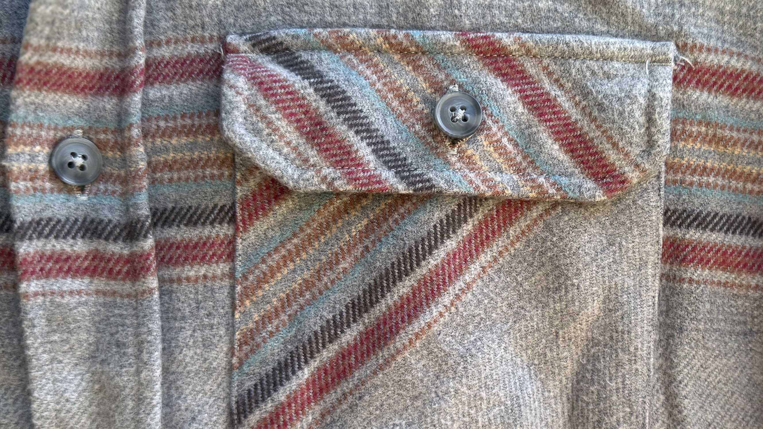 a detail of the field grand flannel and the diagonally pattern sewn front pockets