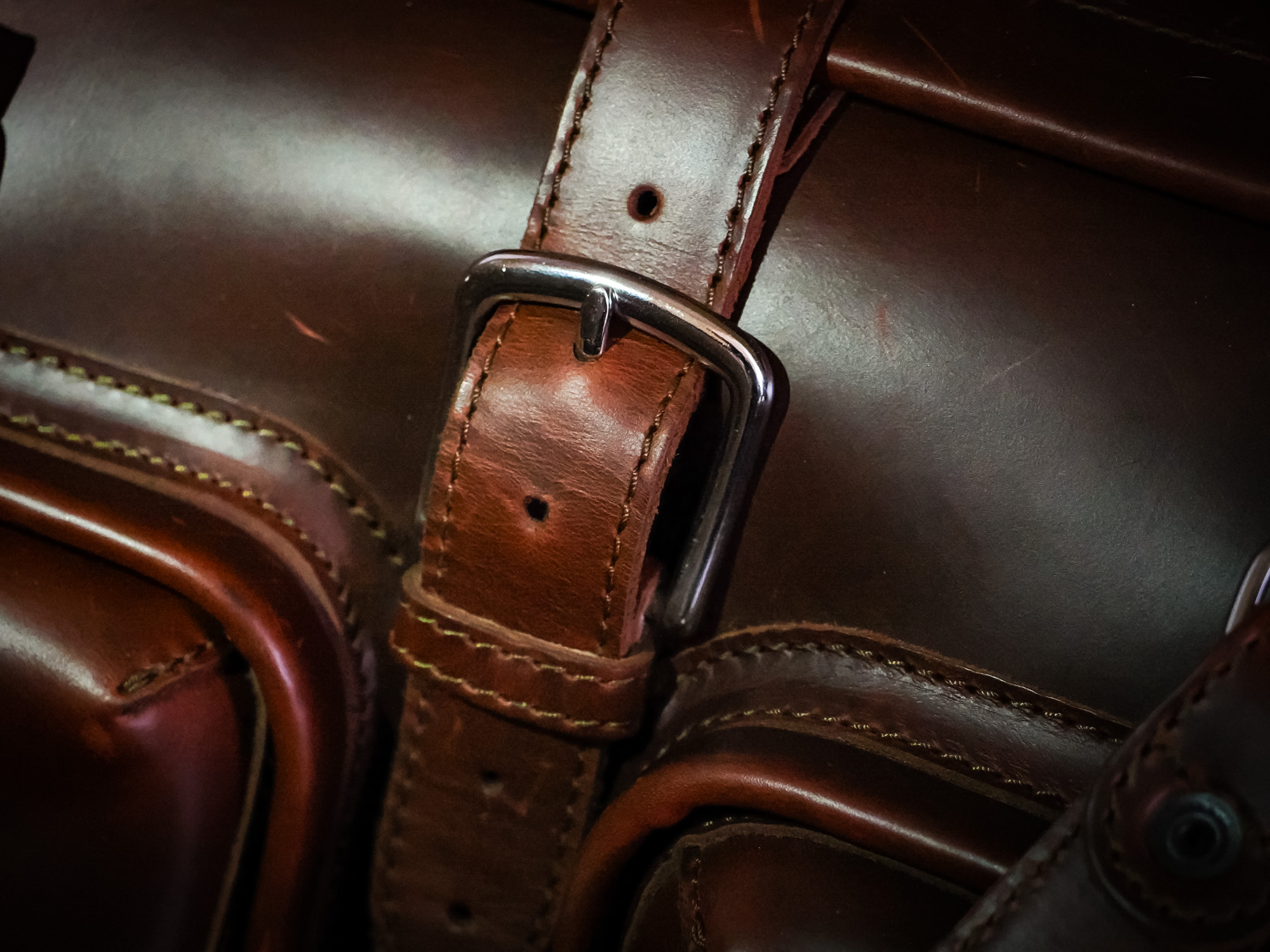 Heavy leather strap on Saddleback Leather Company duffel