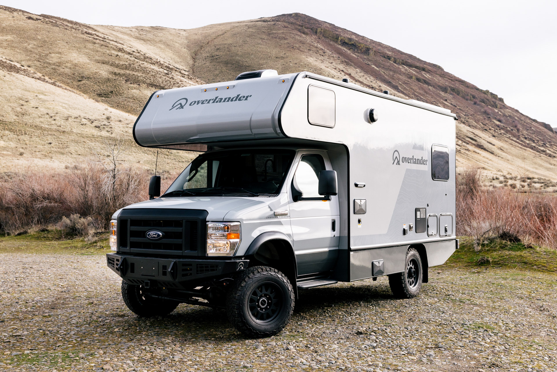 the overlander ridge xt from the front in a canyon