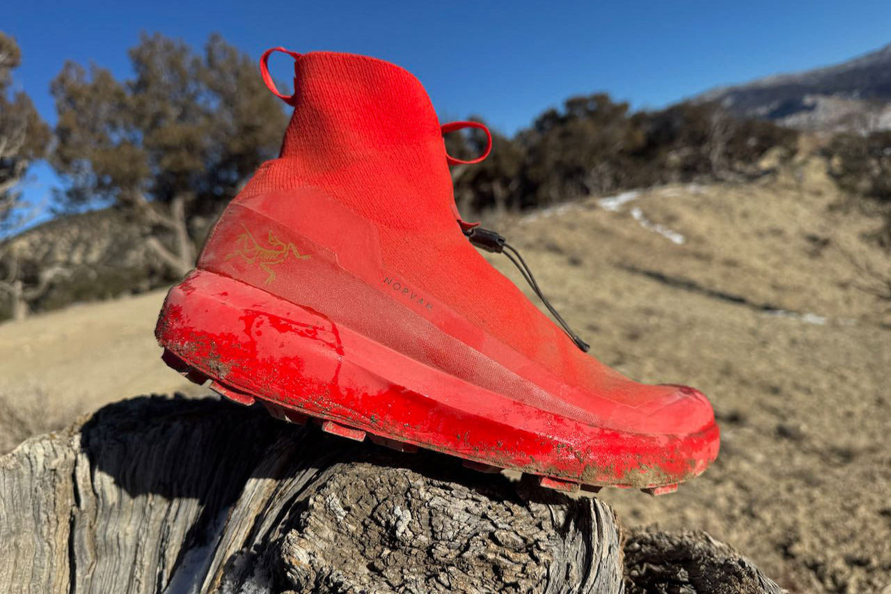 Side view of Arc’teryx Norvan 4 Nivalis GTX shoes
