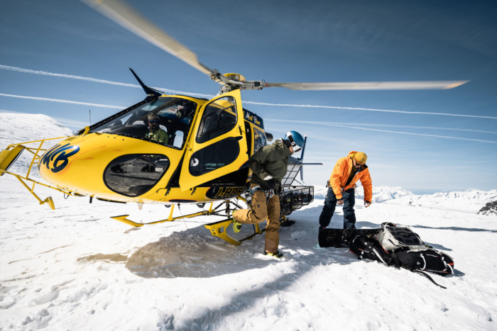One of many transitions during heliskiing in Italy: (photo/ ©Yann Allègre - Eleven)