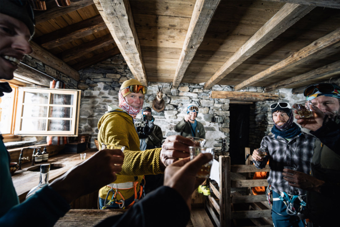 Celebrating inside Refuge les Mollettes: (Photo/ ©Yann Allègre - Eleven)