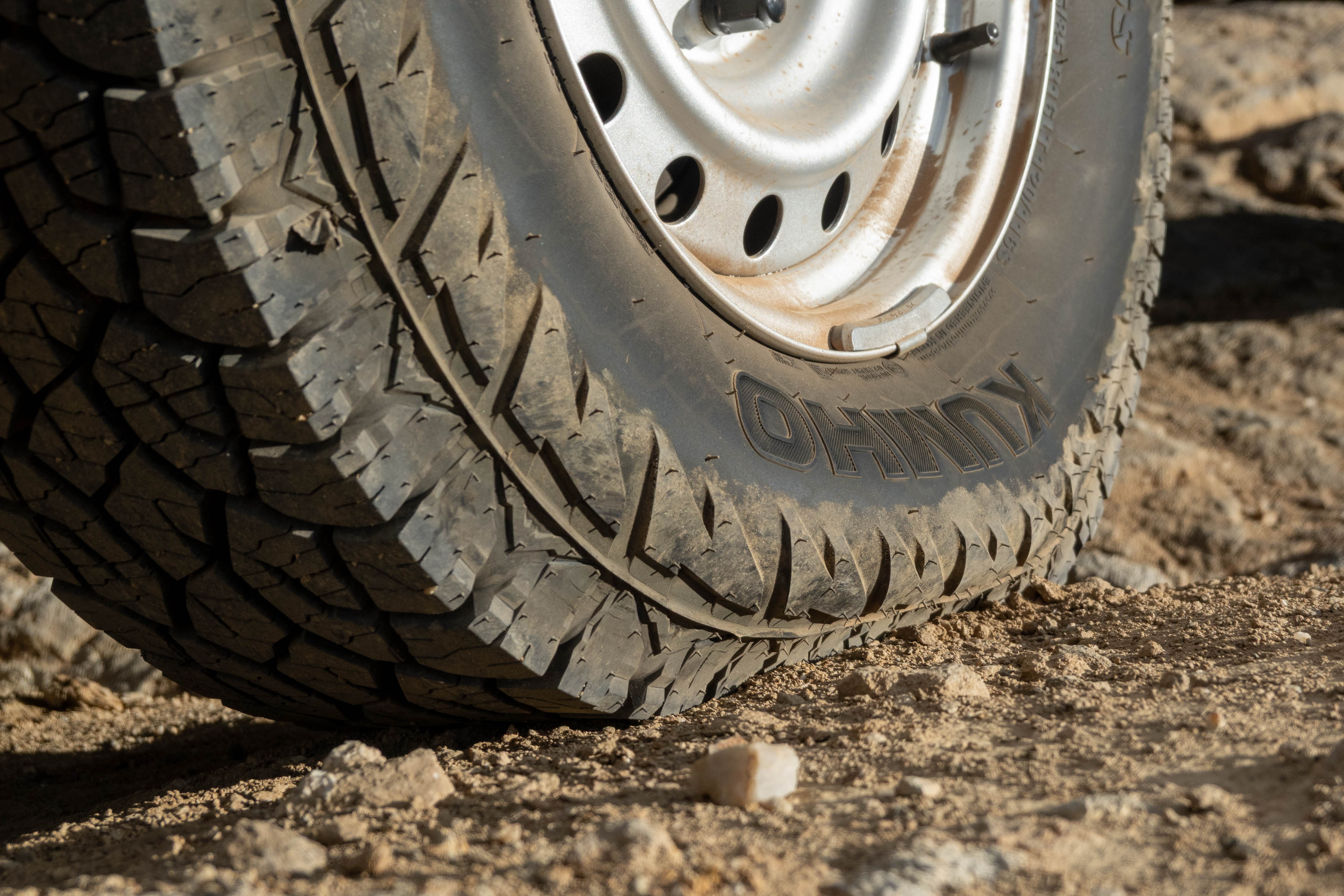 Kumho Road Venture AT52