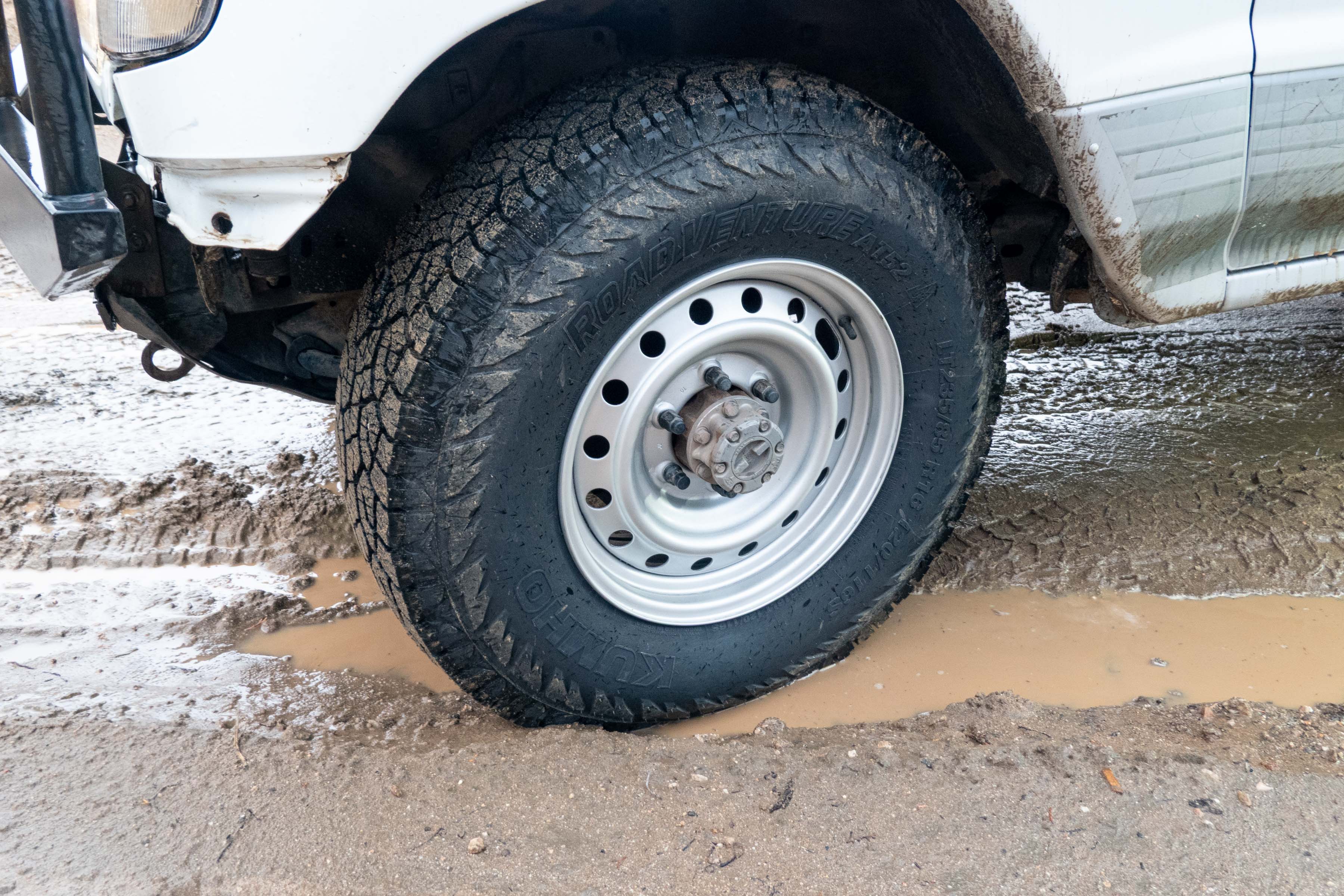 Kumho Road Venture AT52