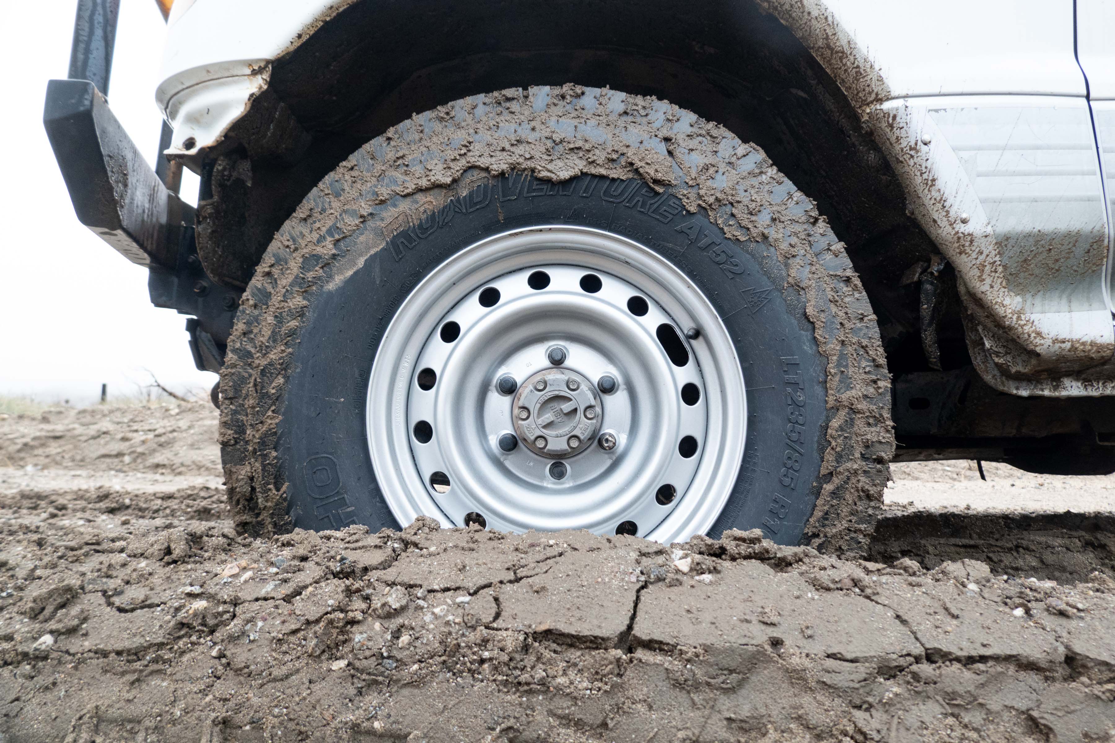 Kumho Road Venture AT52