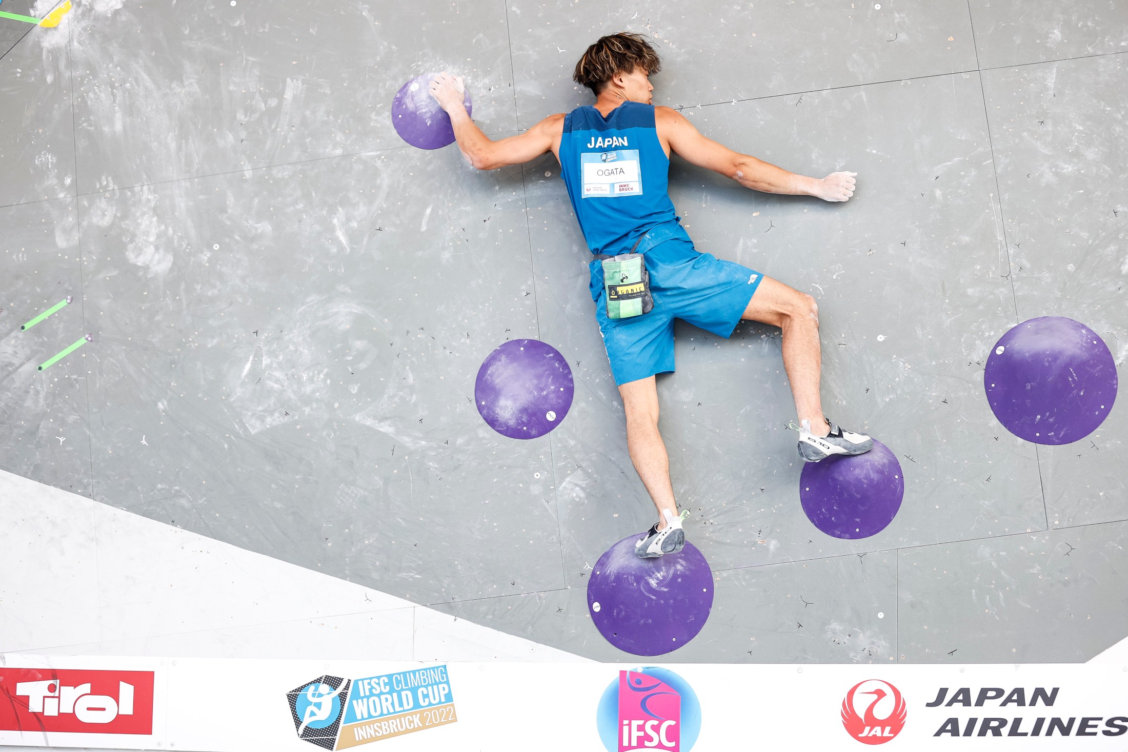 Yoshiyuki Ogata (JAP) competes in the Men's Boulder semi-final of the IFSC World Cup Innsbruck, June 2022; (photo/Dimitris Tosidis, IFSC)