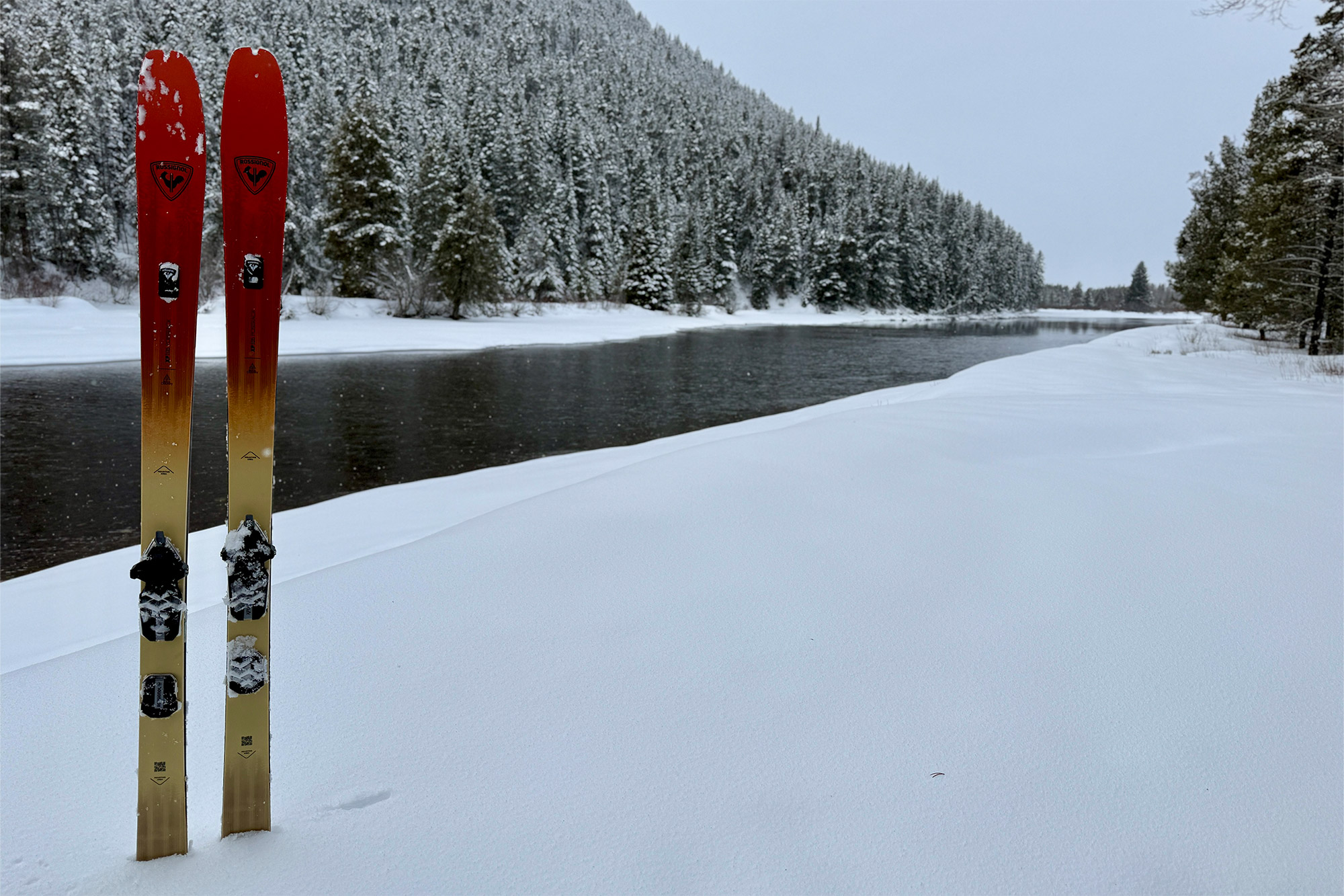 Rossignol-XP-105-Positrack-Skis-by-snowy-river.jpg
