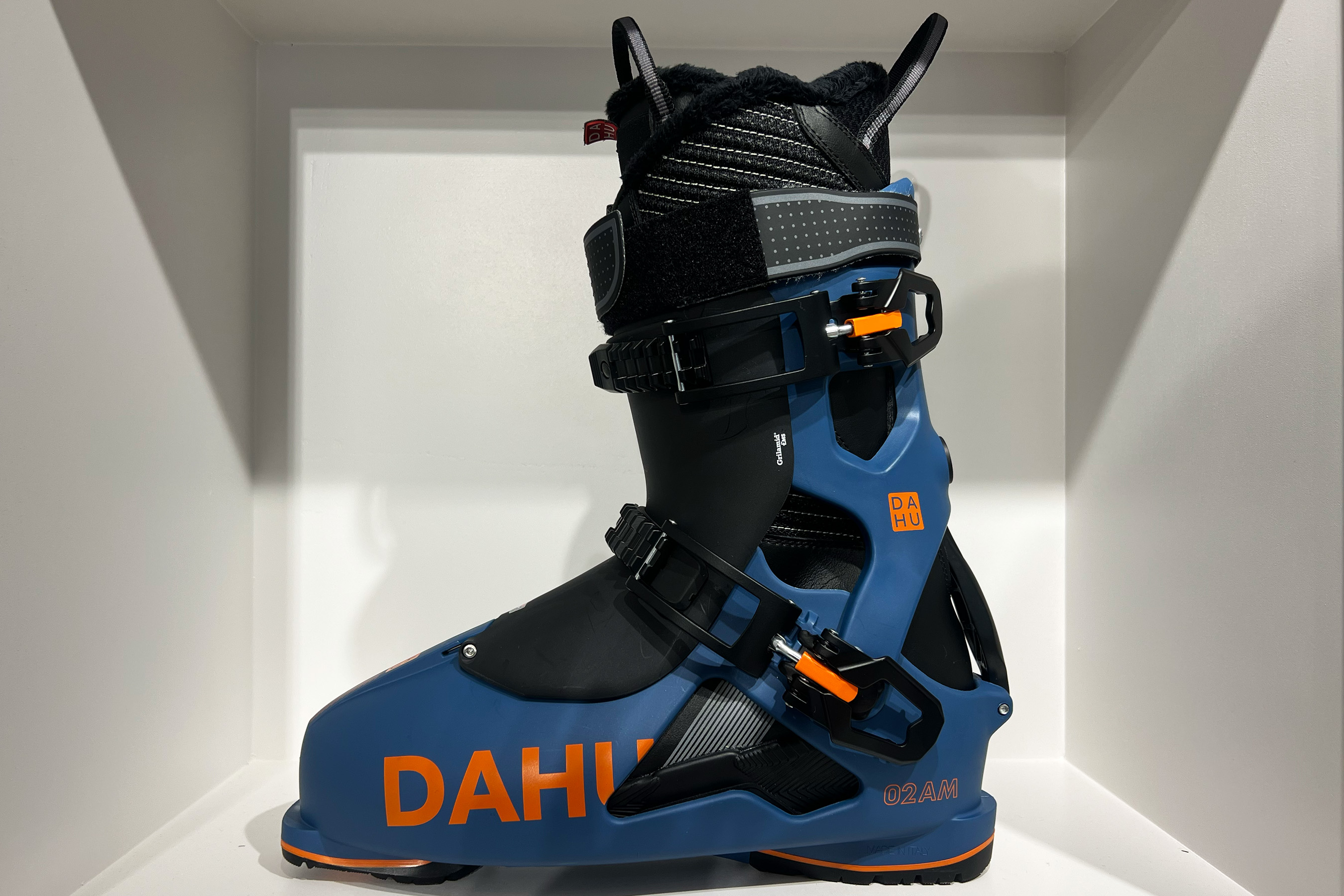 Dahu 02AM Series Ski Boots