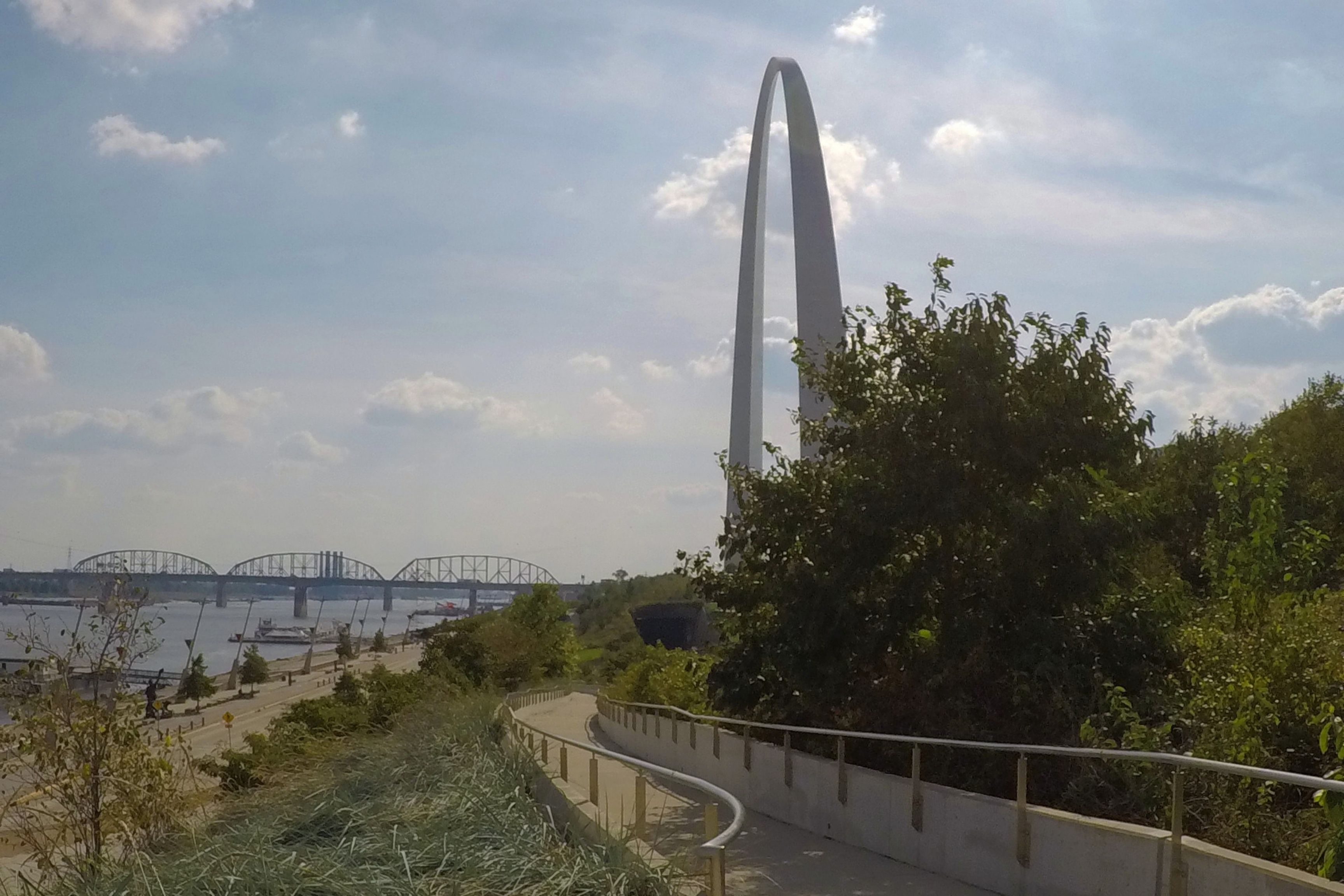 walking paths by gateway arch