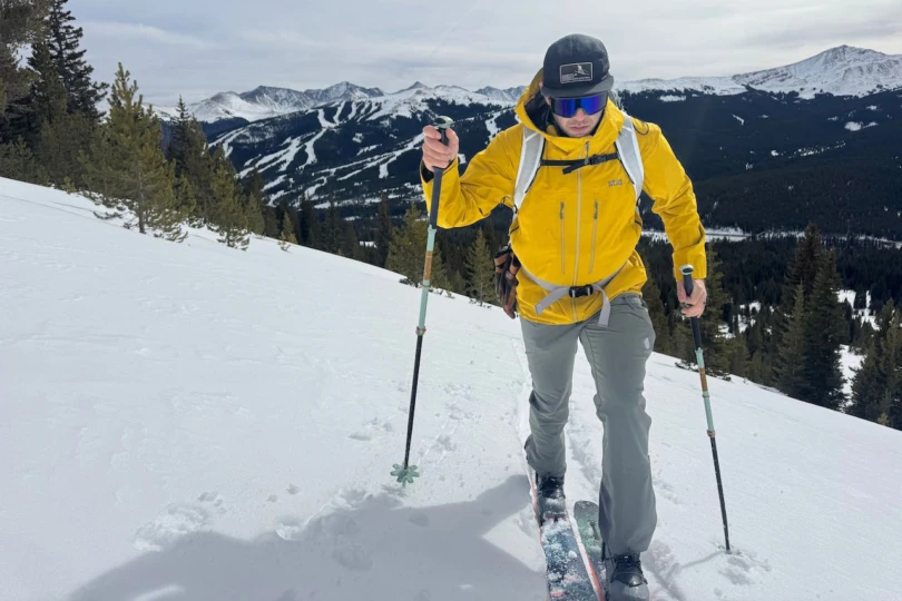 Rear view of the Alpha SL pack during a winter tour in the mountains