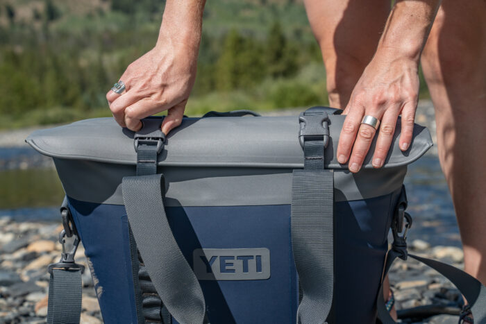 clipping buckles on Yeti tote