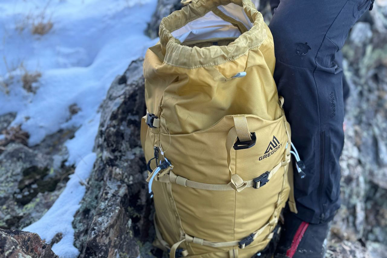 Gregory Alpinisto 30 backpack open top access