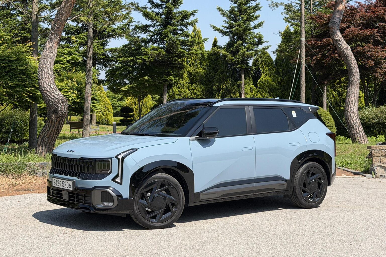 Small Crossover Steps Up Value Game in Korea: 2027 Kia Seltos Review
