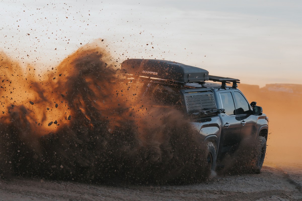 Vehicle driving with iCamper Skycamp 4