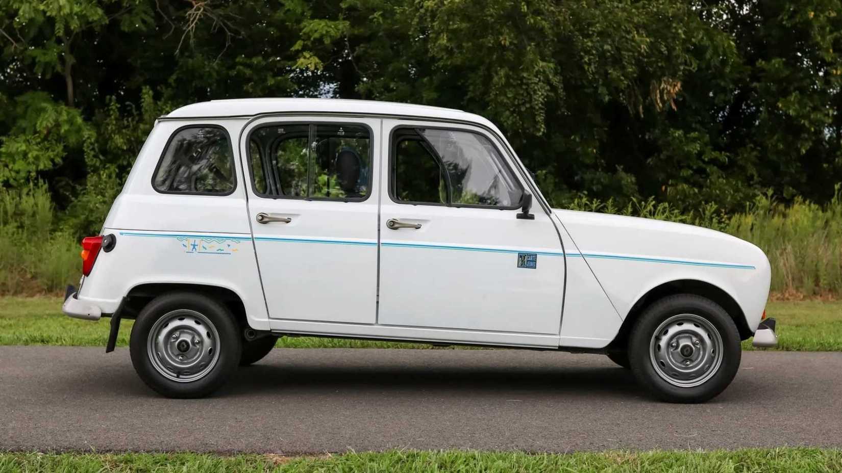 1986 renault 4 side