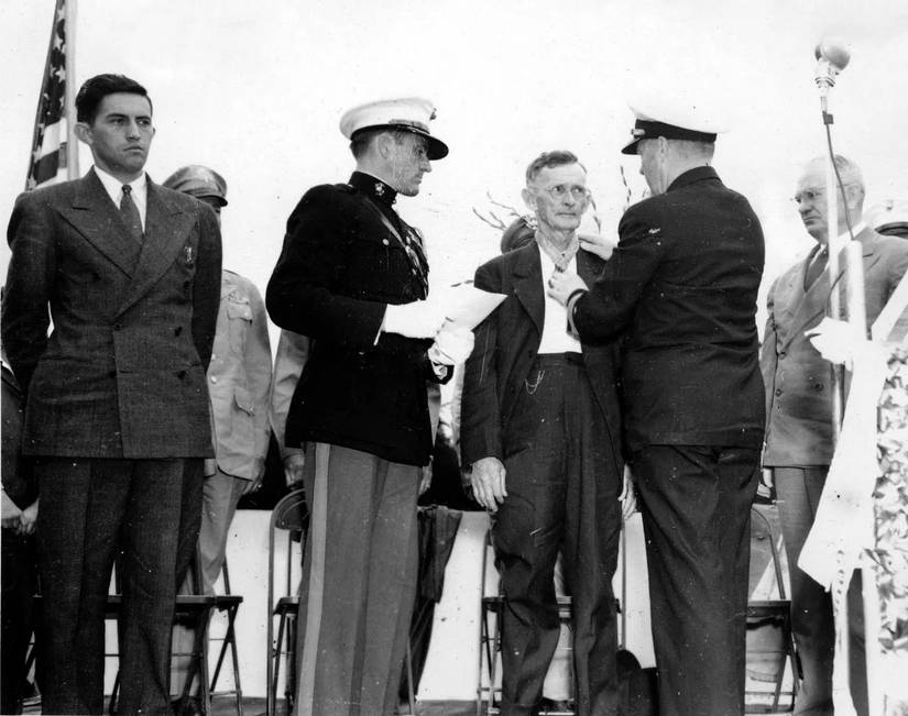gray-medal-ceremony-1300x1026.jpg