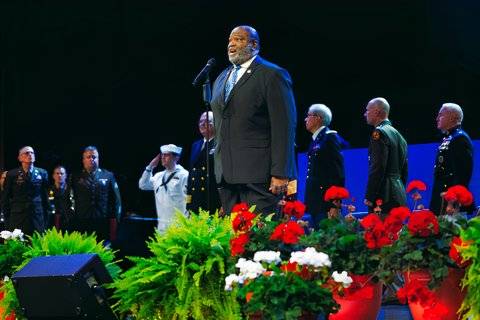 Liberty’s School of Music's Chief Musician Dr. Daryl Duff performs national anthem (Liberty University).