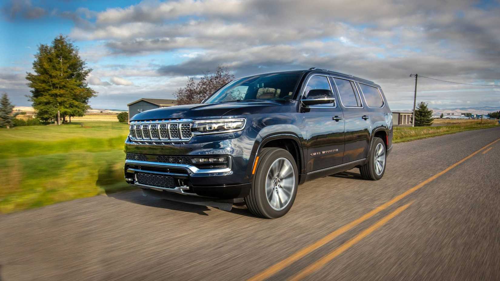 2025 Jeep Grand Wagoneer front, three-quarter