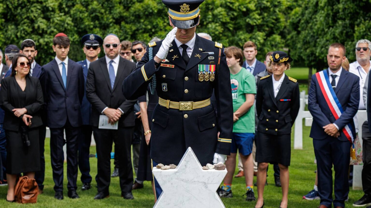 Jewish Veterans Incorrectly Buried Under Latin Crosses Get New Headstones