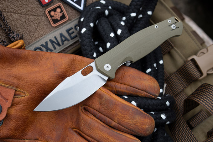 Open GiantMouse Pontius knife on leather gloves and outdoor gear