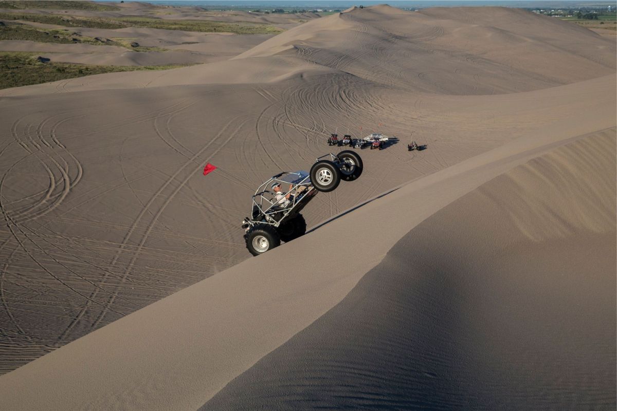 buggy goes up sanddunes
