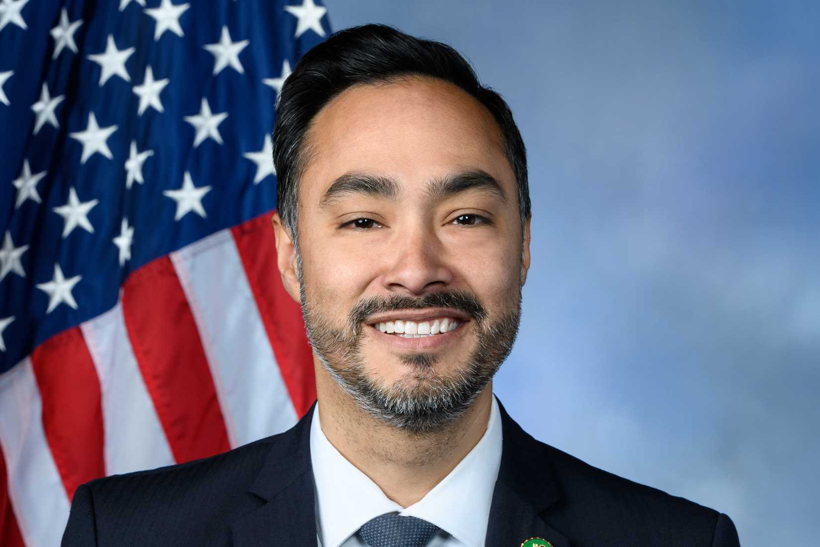 Joaquin_Castro,_official_portrait,_118th_Congress