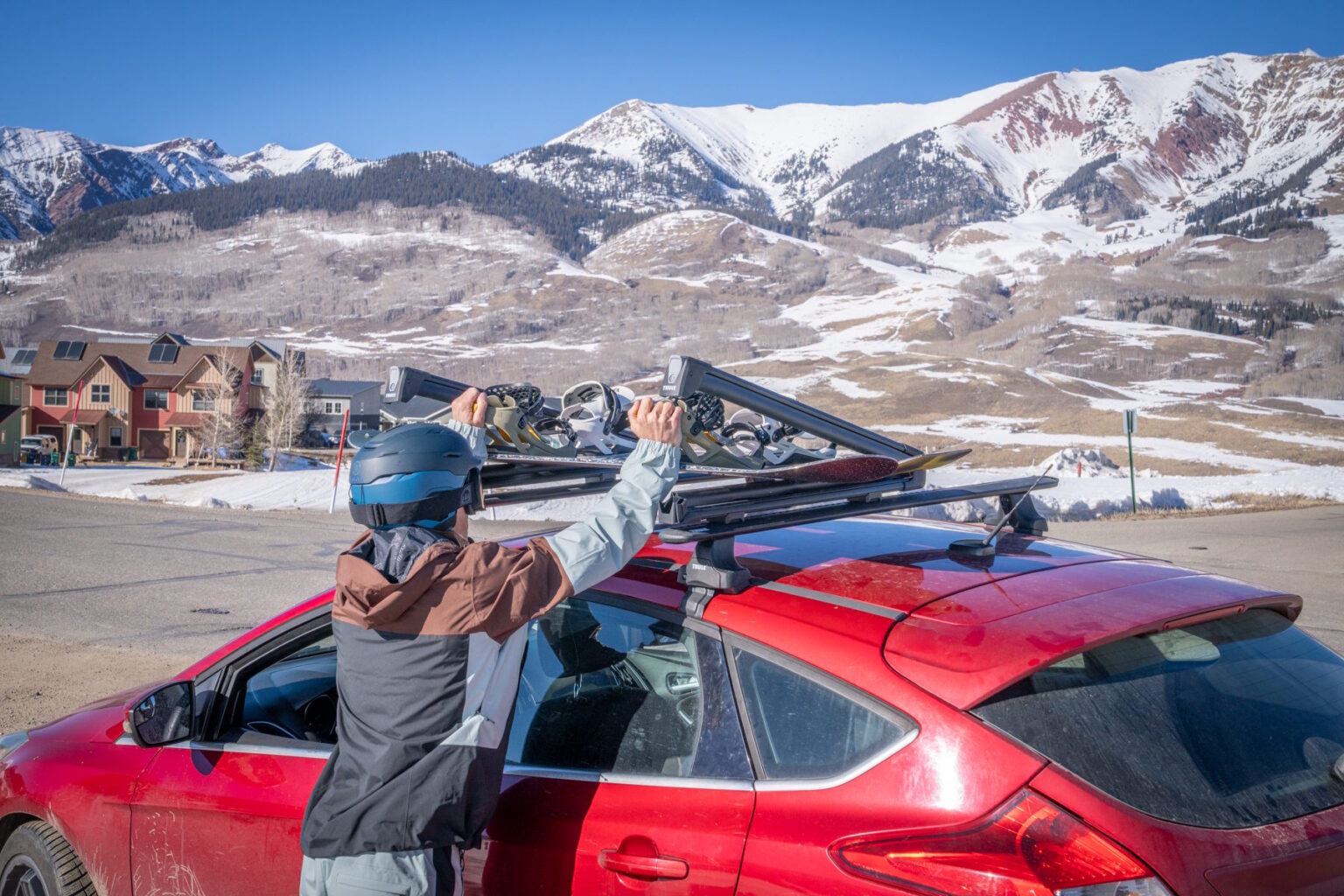 Thule SnowPack M Ski and Snowboard Rack Review