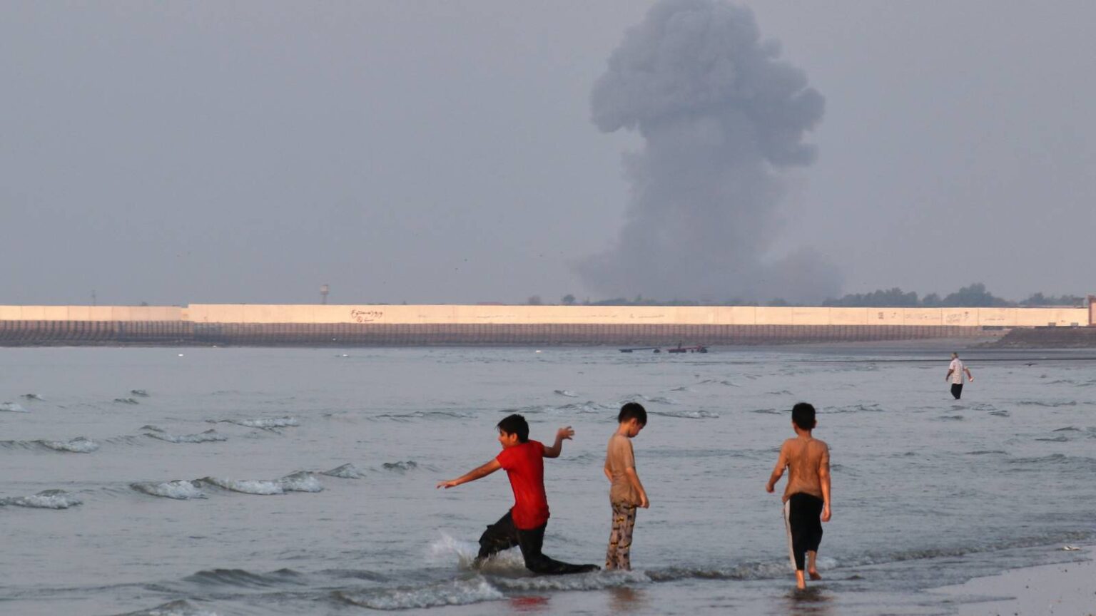 US Attacks Iran and Tehran Retaliates Across the Middle East, Threatening a Return to All-Out War