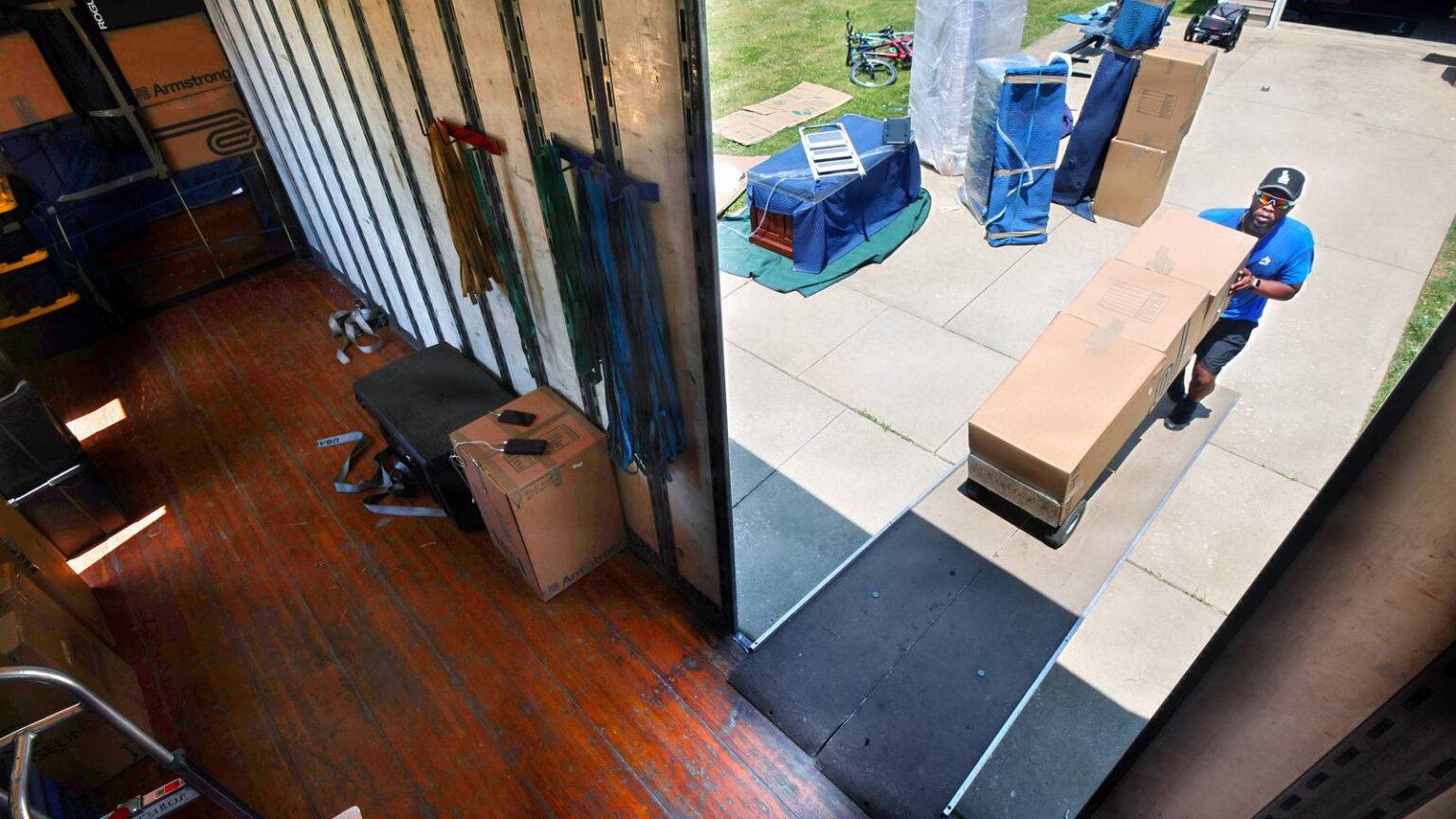 Still PCSing? Don’t Forget These Tips to Protect Your Money and Your Move.