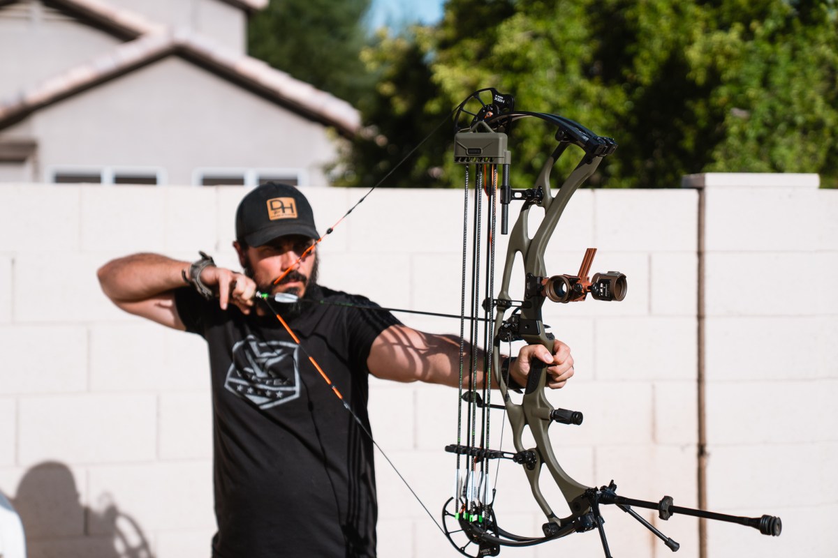 mand holding the Dialed Archery Pruf 5-Pin Bow Sight 