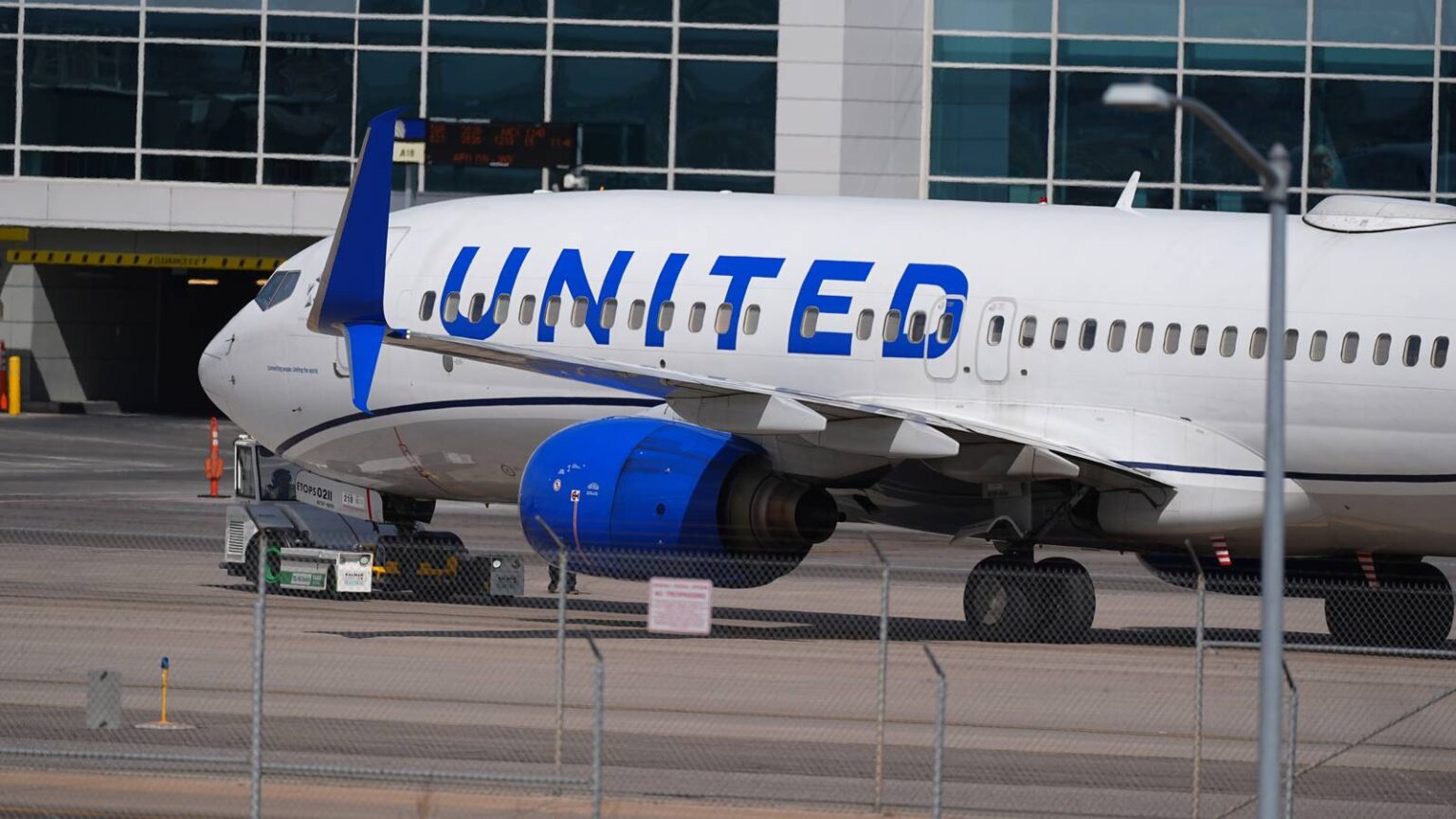 Army National Guard Pilot Sues United Airlines for Alleged Benefit Failures