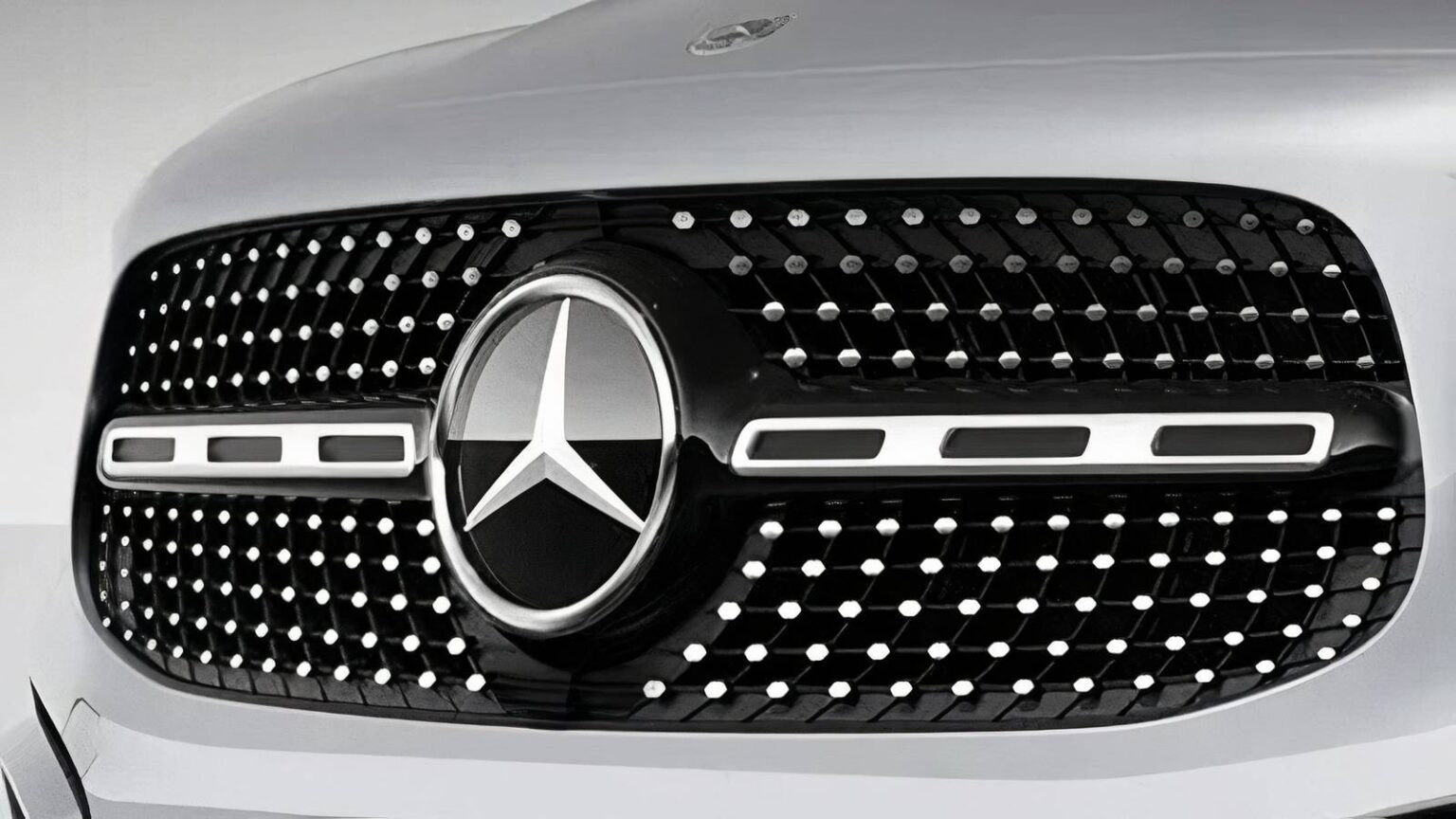 Over 300,000 Mercedes Models Could Roll Away, And It’s All Because Of… Door Locks? Over 300,000 Mercedes Models Could Roll Away, And It’s All Because Of… Door Locks?