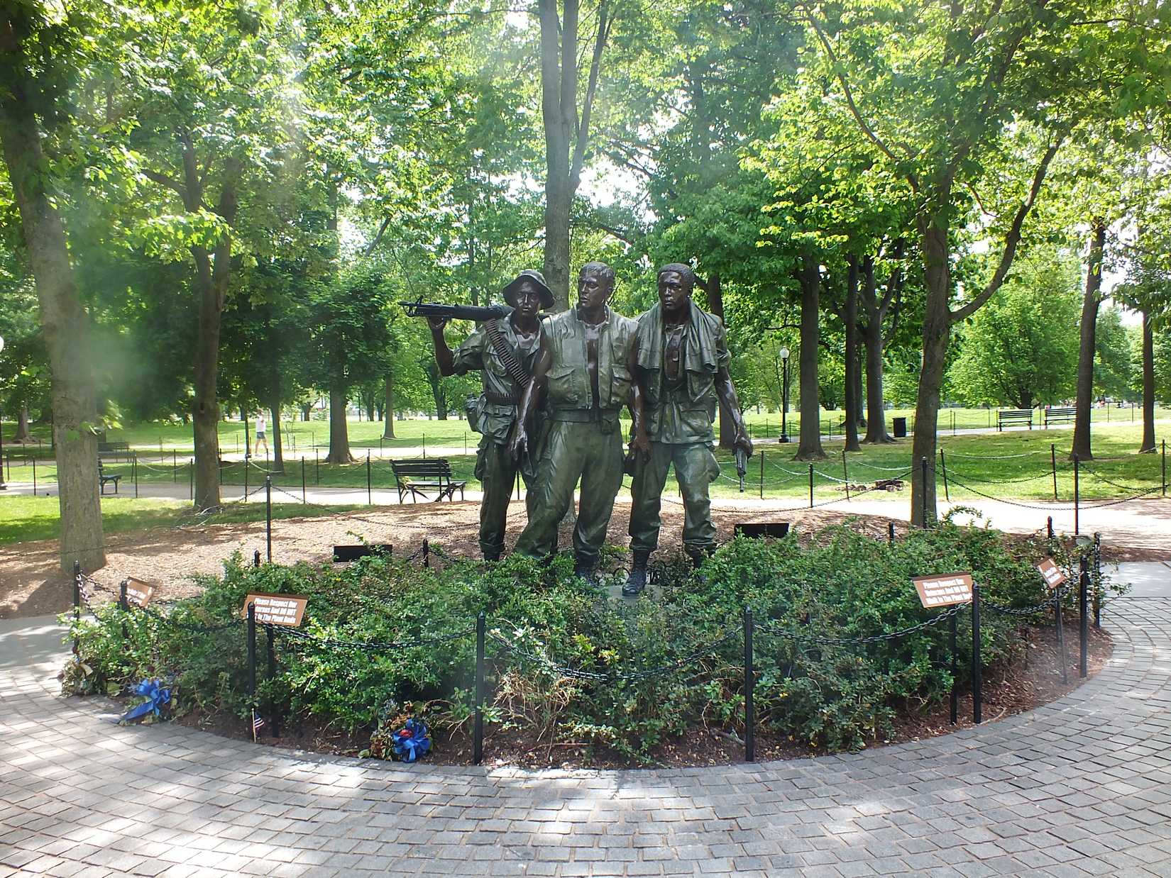Vietnam_Veterans_Memorial_in_Washington,_D.C