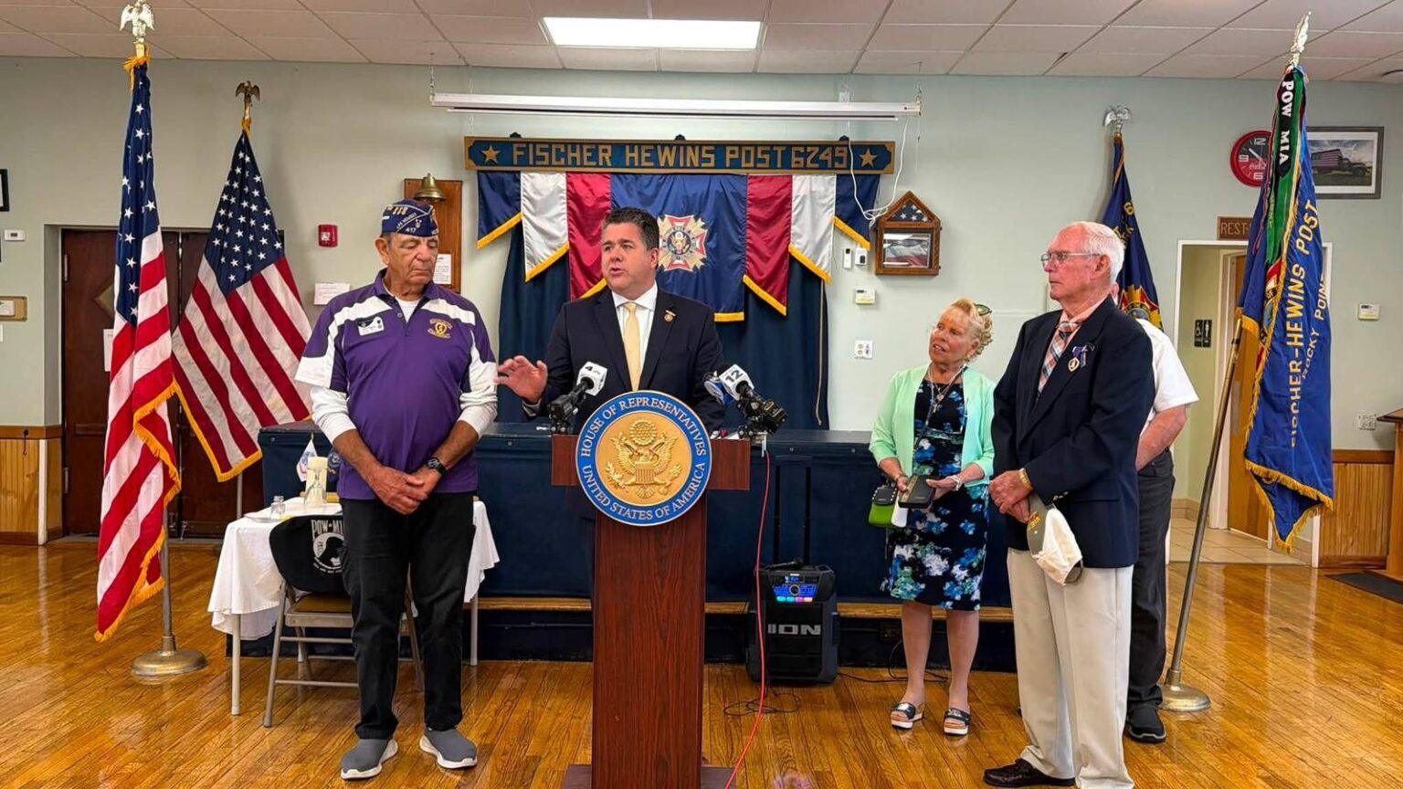 Vietnam Veteran Receives Purple Heart 58 Years After Helping Wounded Soldier