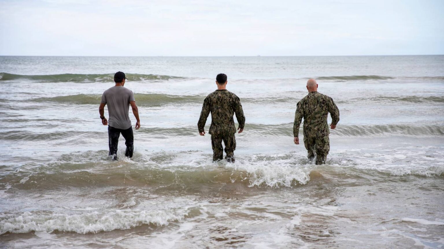 0,000 Bonuses Offered to Navy Seals to Keep Senior Officers in Service
