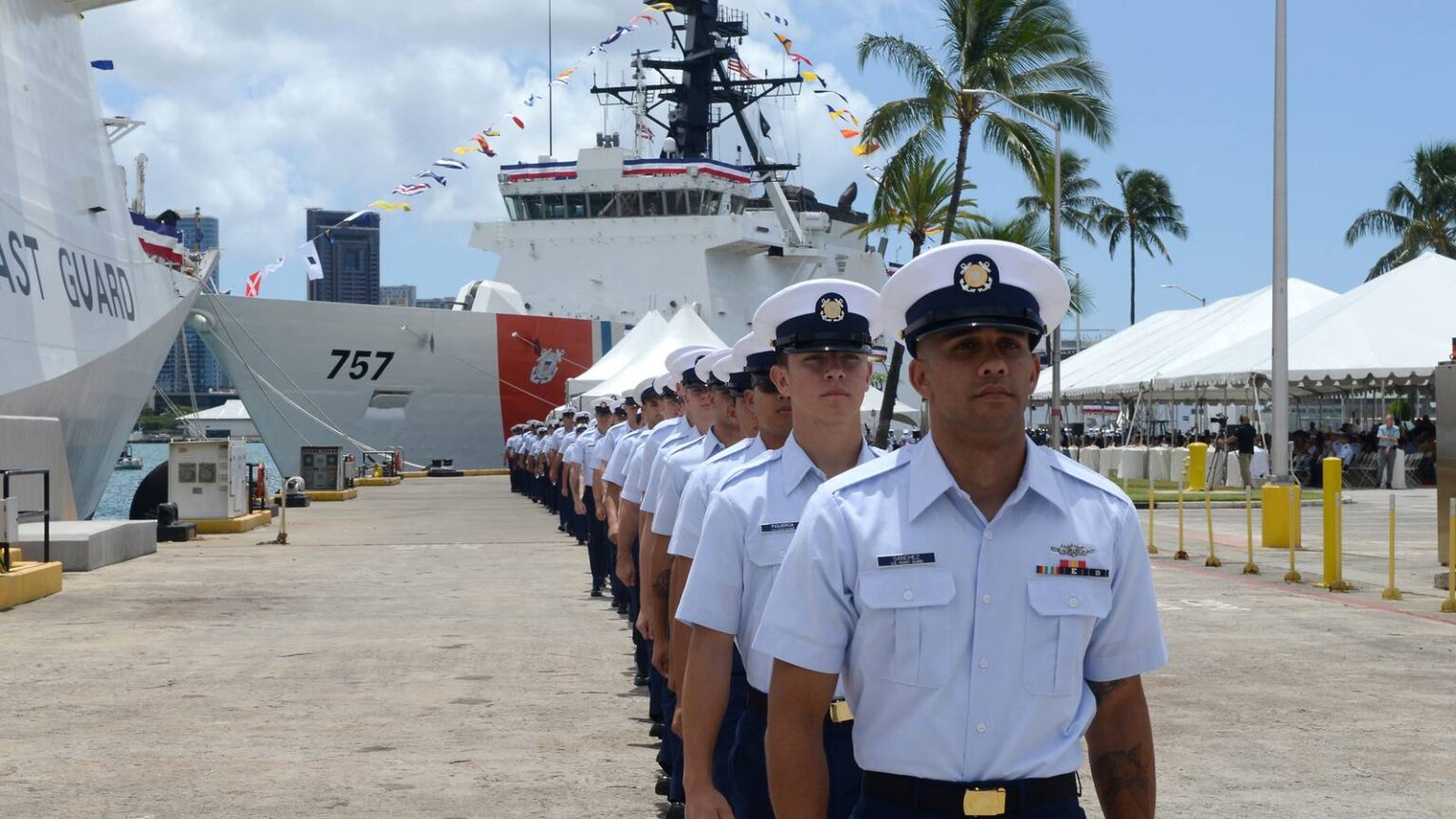 Enlistment Benefits, Requirements & FAQs Enlistment Benefits, Requirements & FAQs