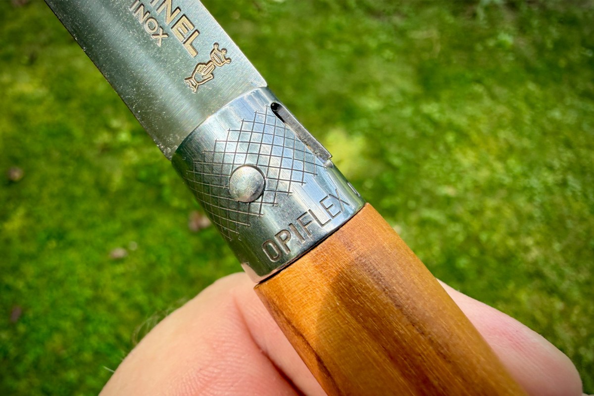 Close-up of the Opinel Néo6 locking collar and wooden handle