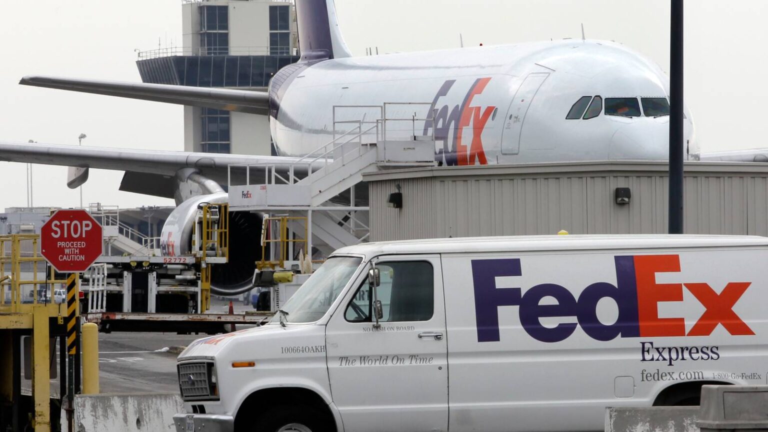 Military Leave Class-Action Lawsuit Against FedEx Ends With 0,000 Settlement