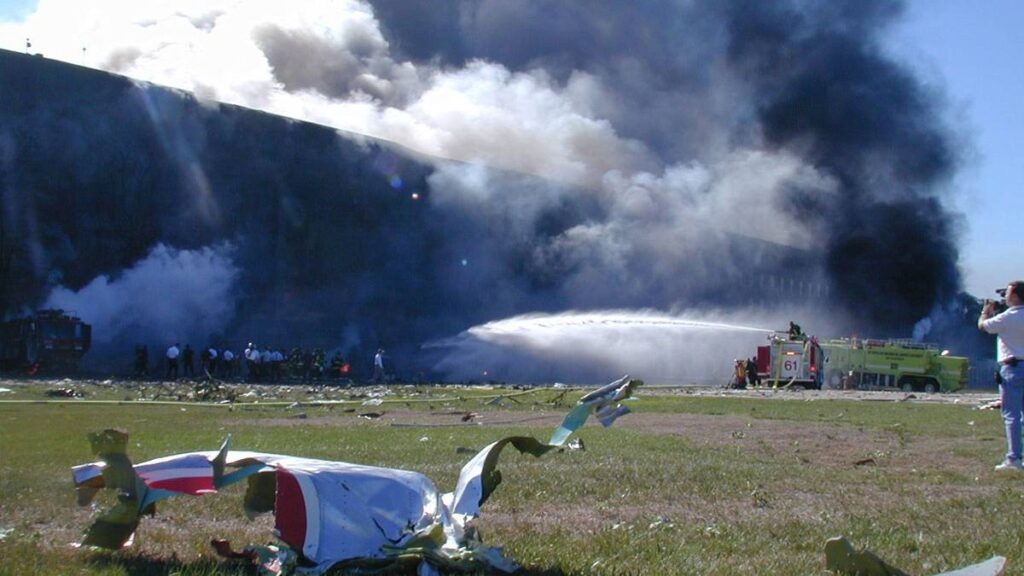 25 Intense Photos Captured at the Pentagon on 9/11