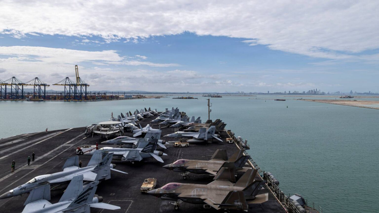 USS Abraham Lincoln Arrives in Thailand After 286 Days at Sea USS Abraham Lincoln Arrives in Thailand After 286 Days at Sea