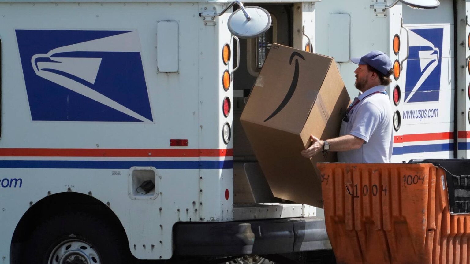 US Postal Service Worker Accused of Stealing 7,500 Doses of Opioids From Veterans US Postal Service Worker Accused of Stealing 7,500 Doses of Opioids From Veterans