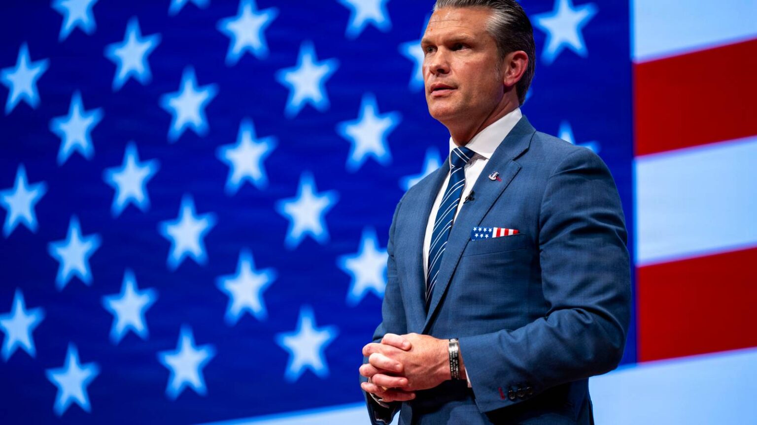 Hegseth Doctrine Says ‘No Fatties, Beardos or Weirdos’—Except VIPs Hegseth Doctrine Says ‘No Fatties, Beardos or Weirdos’—Except VIPs